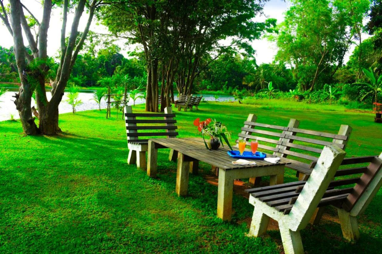 Canal Side Safari Resort Удавалаве Экстерьер фото